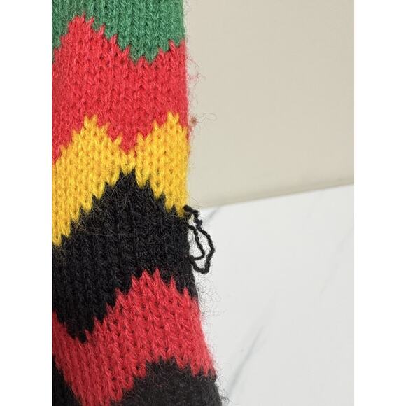 Holiday Time Black Festive Sweater with Multicolor Accents In Spanish - Picture 6 of 9